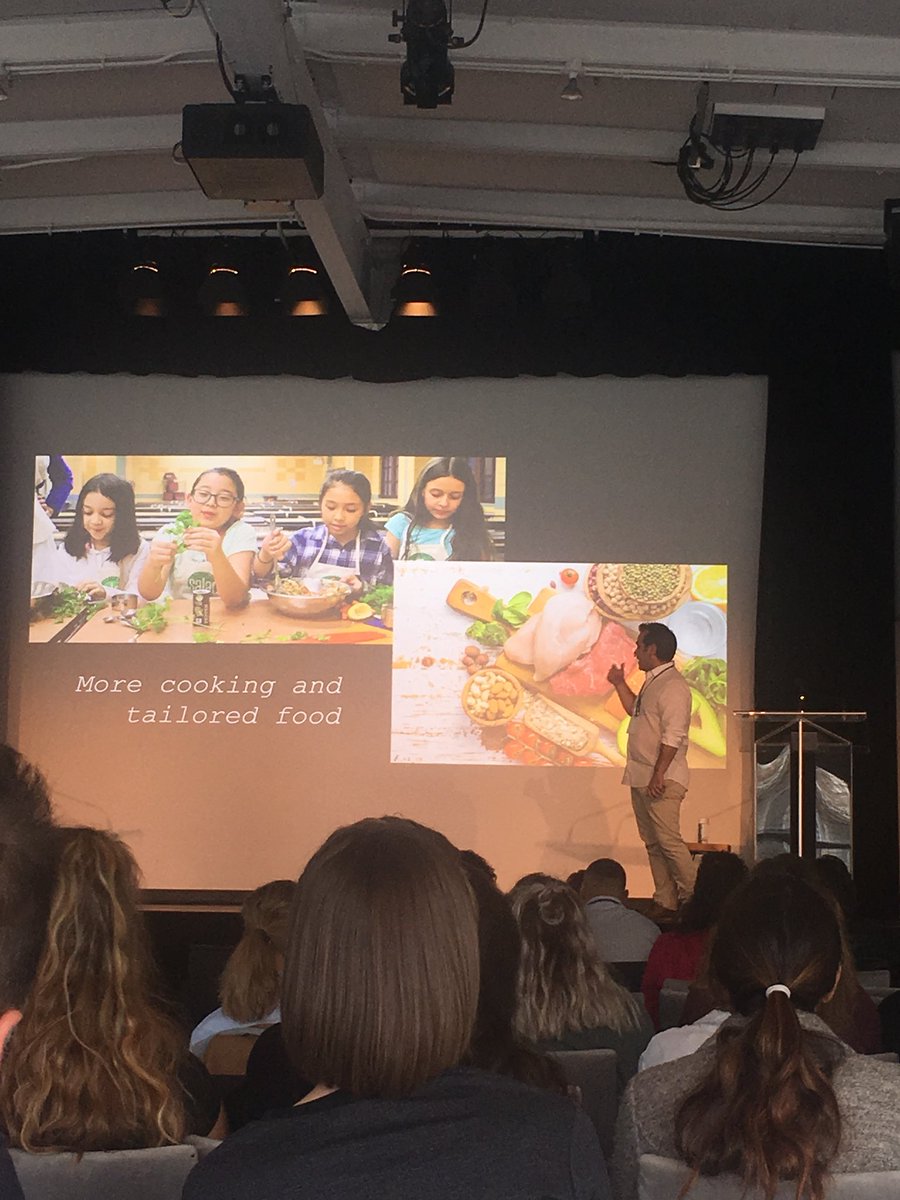 mayrandentrepot's tweet photo. Juan-Carlos Arboleya partage le rôle de chef de file des chefs, gastronomie responsable pour une alimentation responsable @bculinary #symposiumglab #ithq #montreal https://t.co/dqDgAUNrB3