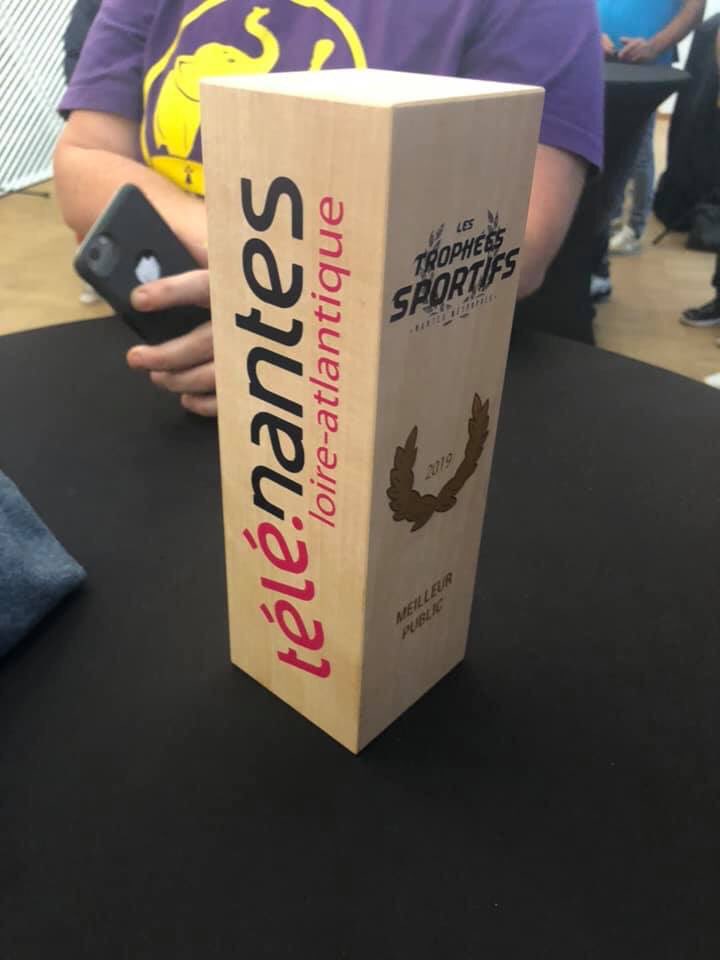 ultrhnantes's tweet image. Yeeaahhhhh ! Il reste une année de plus à la maison 😍 #meilleurpublic #ToBeContinued