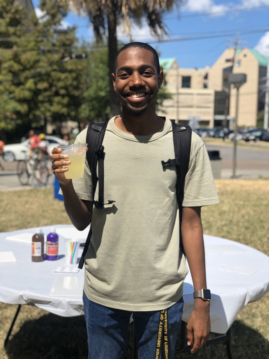 XULA_2022's tweet image. Great turn out for our Sip &amp;amp; Paint. Thank you all for coming out💛🖤 #XULA22 #XUNITY