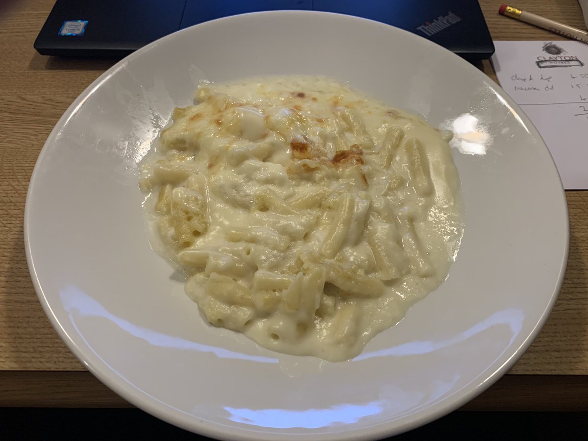 Chefparnell's tweet photo. @claytonhotelmcr @ClaytonHotels are you taking the piss! £15.50 for this?? I feel sorry for any body spending their own money on this. https://t.co/FqZ1q3W3v9