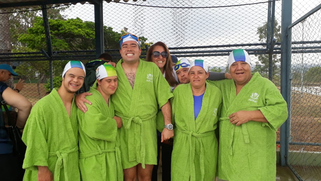 apaedf's tweet photo. No último sábado (28), seis aprendizes da APAE-DF participaram do “Festival de Paranatação do DF”, realizado na UnB. Nossa equipe conquistou 11 medalhas: 8 ouros, 2 pratas e 1 bronze. Parabéns aos nossos nadadores!!!
#paranatacao #apaedf #brasilia #unb https://t.co/CkeHjfddv4