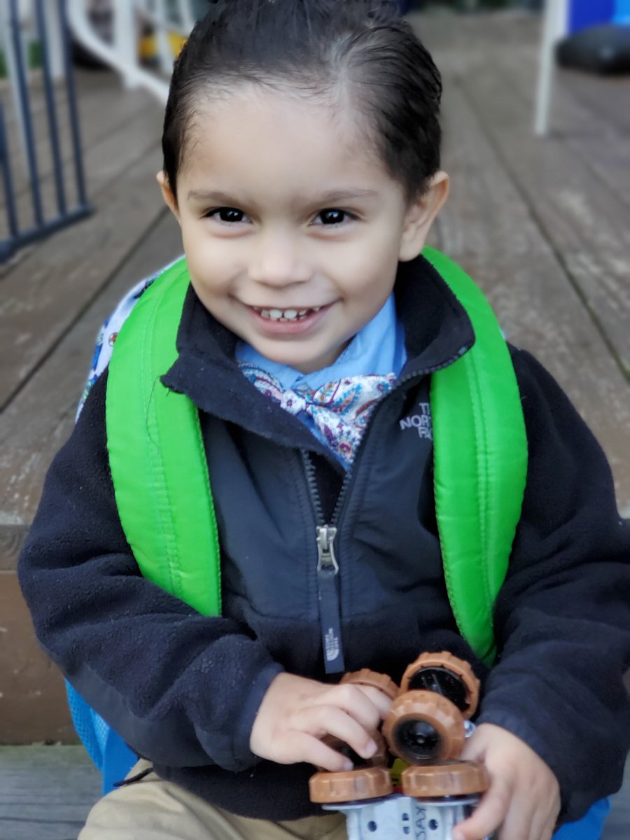 BabyJaxsMama's tweet photo. Jax waits for his bus with a huge smile  on his face now, no more tears! Thanks to his wonderful teachers and the program at @buckshillprek  had a great time at doughnuts for grownups,can't wait to be involved with the school,meet more parents and continue this journey with my👶🏽 https://t.co/XKXOeO1rLz