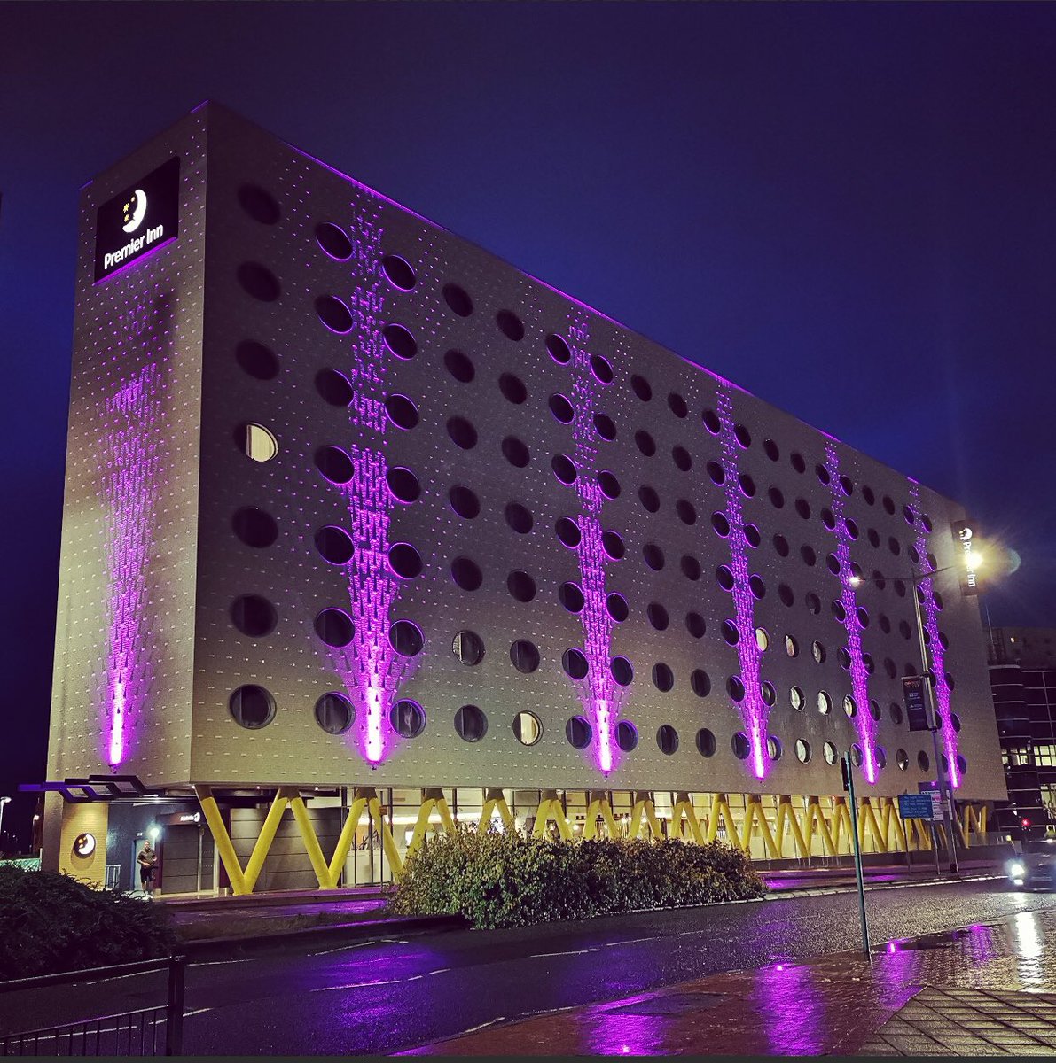 My new hotel 💜, we open today in the capital city of 🏴󠁧󠁢󠁷󠁬󠁳󠁿 in the heart of the Bay.  Who’s coming to visit? <a href="/SDEBDD/">simon ewins</a> <a href="/Rylan/">R Y L A N</a> <a href="/LucyJohnsPI/">Lucy Johns</a> <a href="/carolynpinky/">Carolyn Floyd</a> <a href="/visitwales/">Visit Wales 🏴󠁧󠁢󠁷󠁬󠁳󠁿</a> <a href="/BBCWales/">BBC Wales 🏴󠁧󠁢󠁷󠁬󠁳󠁿</a>