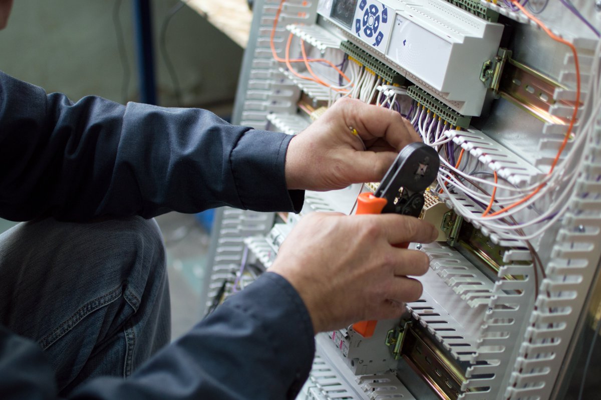 OmegaContractor's tweet photo. In commercial environments, electrical elements can be vastly more intricate and complicated than in a residential setting. Check out some of the major differences, courtesy of Omega Electrical and Mechanical Contractors!
https://t.co/ETcPbp3Qlv https://t.co/vtk2cCtUwB