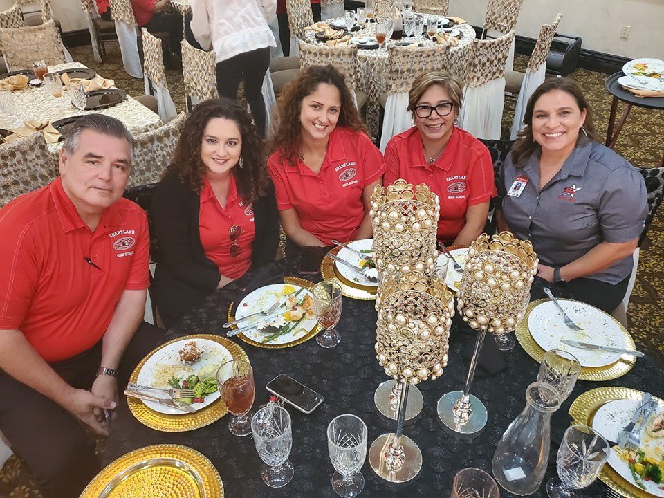TheLatestStrike's tweet photo. Thank you Dr Vidaurri, @SISDnews, &amp; board members for providing SHS &amp; BLGRAY with a golden opportunity to celebrate our seven gold stars! ⭐️⭐️⭐️⭐️⭐️⭐️⭐️
#7Distinctions #ARated #WAR https://t.co/TfMTUHKlpE
