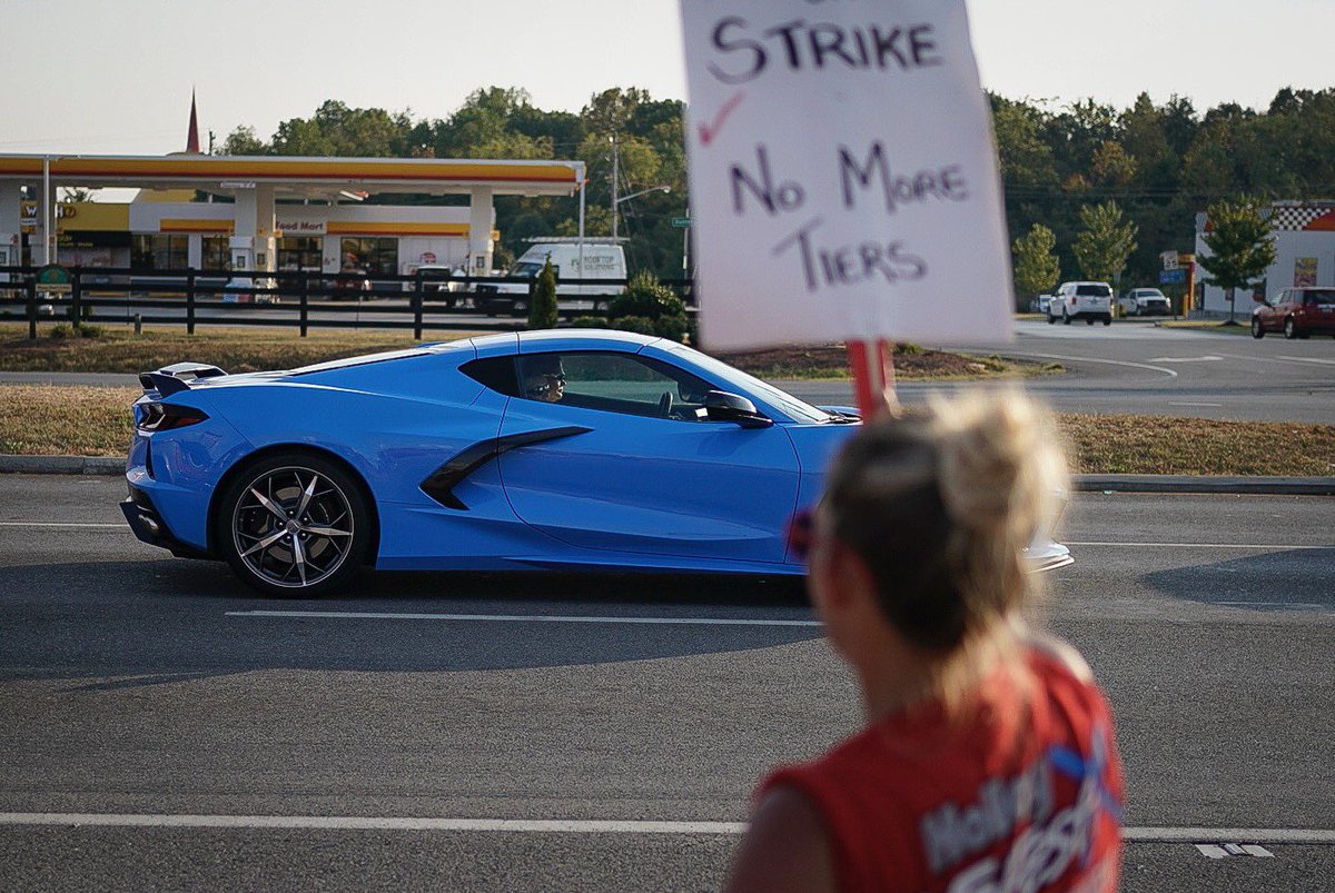BryanWoolston's tweet photo. Director of @GM assembly plant in Bowling Green, Kentucky, Kai Spande, drives past striking workers in his 2020 @chevrolet #Corvette as his workers walk picket lines demanding fair wages &amp; health insurance. #OnAssignment for @reuterspictures #GMStrike @UAW @2164uaw #UAWStrike https://t.co/oktezai5bh