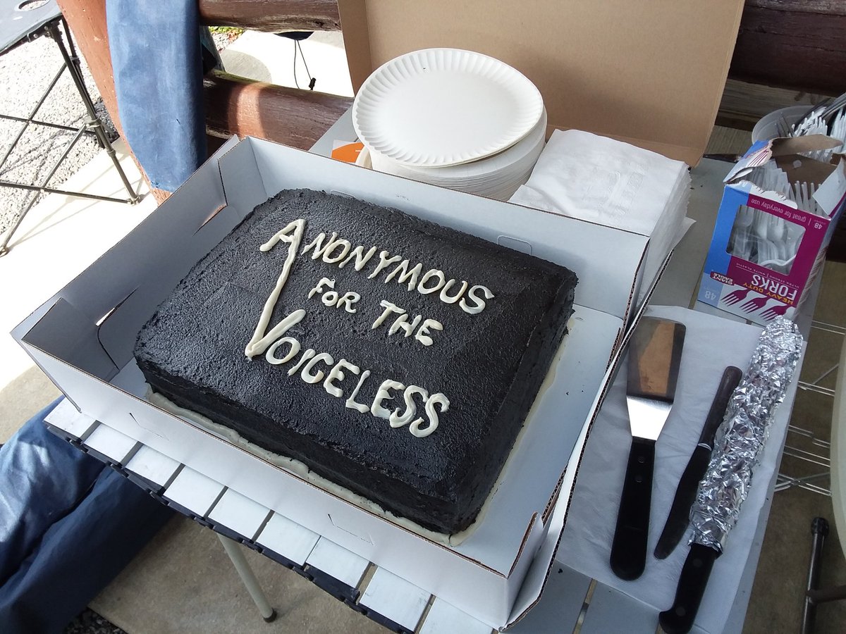 PghAnimalSave's tweet image. Thank you #JoshuaEntis for the great Sustainable Activism workshop and thank you to everyone for coming!
Join #AVPittsburgh on Facebook!

#JoinTheAnimalRightsMovement #SelfCare #Community #Meditation #Activists #Activism #Vegan #GoVegan #Veganism #BeVeganBeActive #Pittsburgh