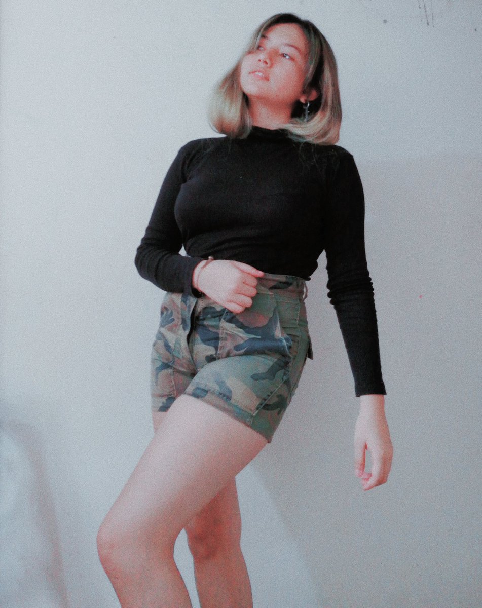 aria_emz's tweet photo. Aparezco cada mil años por estos lados :v 
#ARMYSelcaDay @BTS_twt https://t.co/q7XDHFBgZg