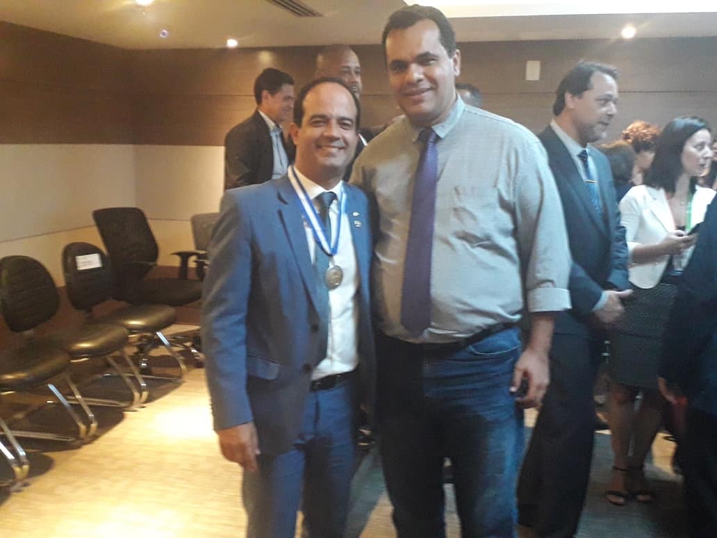 BasilioEdinaldo's tweet photo. Representando liderança Avante sessão solene entrega Medalha Tiradentes ao Presidente (CRC-RJ) Dr. Waldir Ladeira. #Alerj #MedalhaTiradentes #CRC #ProfissionalDaContabilidade #LiderançaAvante #55MilProfissionaisDaContabilidade https://t.co/J2LozEgHxo