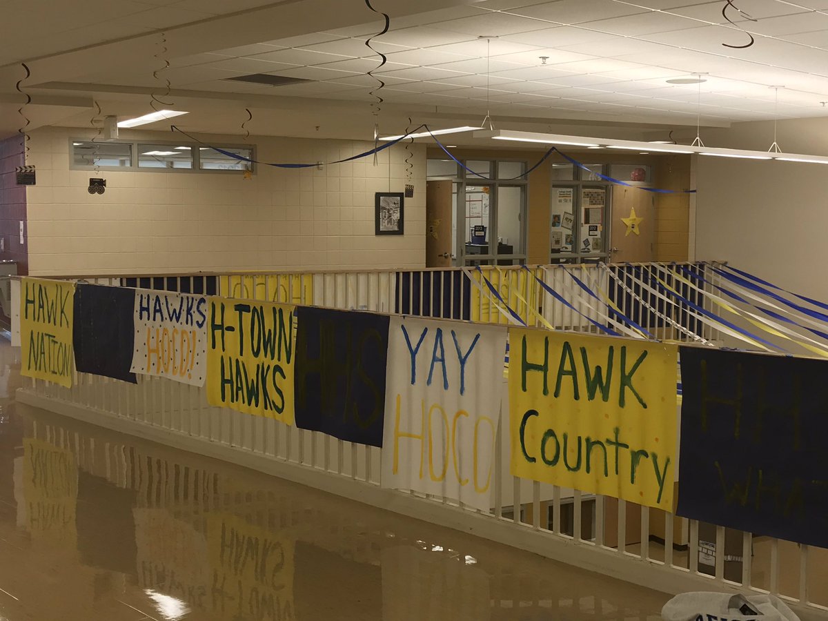Hawks_SC's tweet image. Decorating for Homecoming!