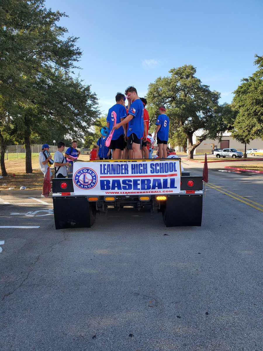 Tfranco78613's tweet photo. @LHSLionsBBall homecoming theme #rocktherangers with #DJREECE https://t.co/8uGiIsmMF7