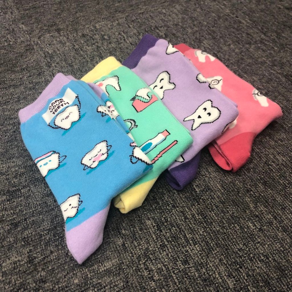After an entire business day, why not add some fun to your teeth!  😁

#dentalhygienist #sockslovers #happyteeth #dentalfashion #socksgirl #dentalfashion #dentaldesign #dentalschool #funnysocks #giftsforher #halidaygift