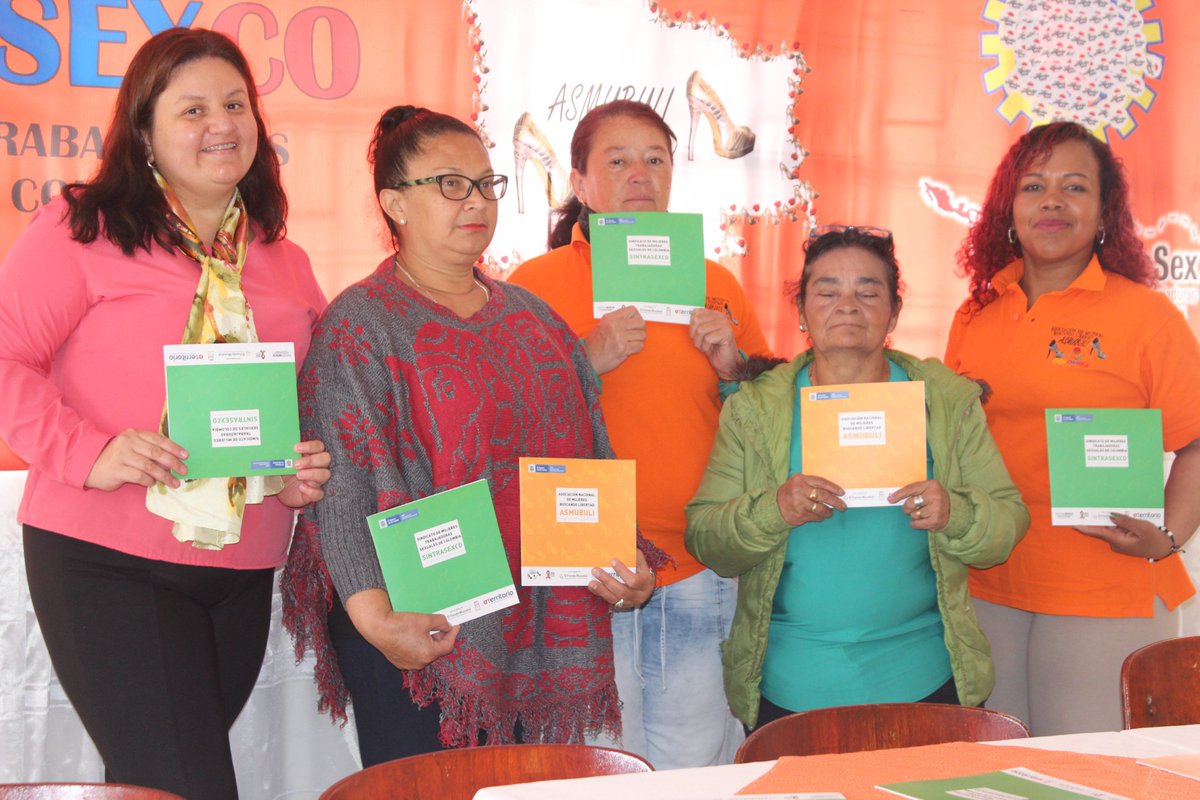ASMUBULI_COL's tweet photo. somos trabajadoras sexuales que nos comunicamos para fomentar nuestros derechos humanos y  laborales @ASMUBULI  @RedTraSex #TrabajadorasSexual #comunicion🎙️🎙️ https://t.co/a7Qqv8IDLy