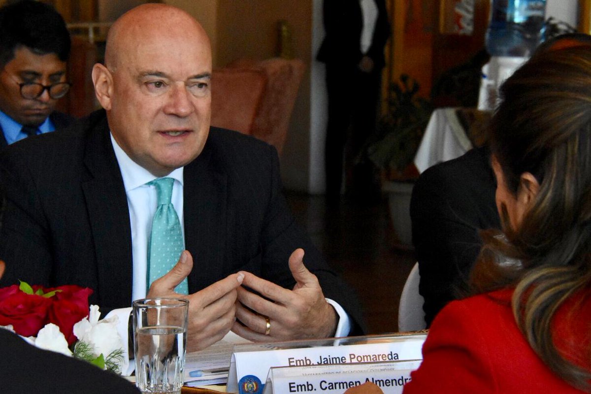 MRE_Bolivia's tweet photo. #HOY |Vicecanciller 🇵🇪, @XjaimepomaredaX: "lo más importantes son los habitantes que están alrededor del Lago Titicaca y hacia ellos va nuestro compromiso de trabajar con todo esfuerzo para que el Lago tenga la preservación y la sostenibilidad que merece".
#BoliviaIntegra 🇧🇴🤝🇵🇪 https://t.co/zDEMiHcC11