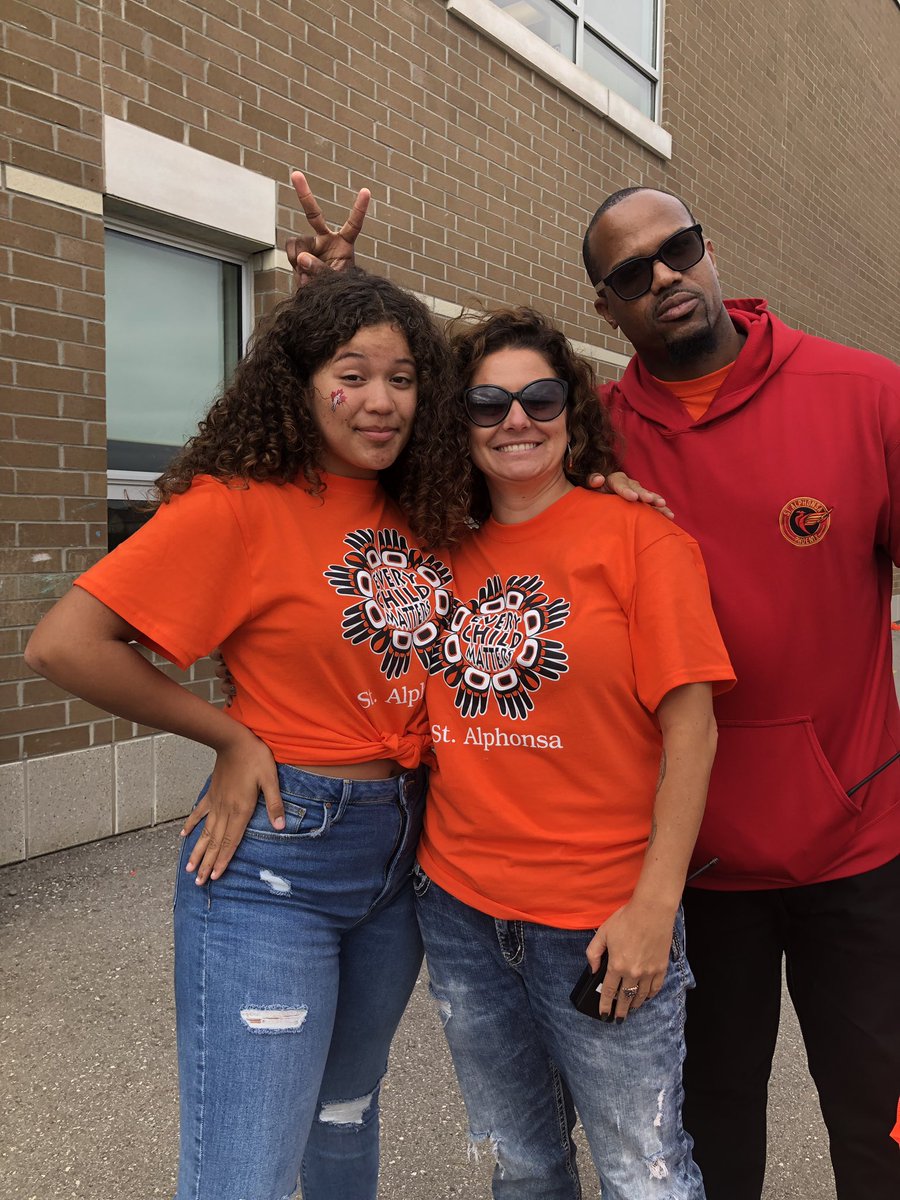 Ms_C_Machado's tweet photo. @ShillMr always photo bombing. https://t.co/lG4qXMyiWj