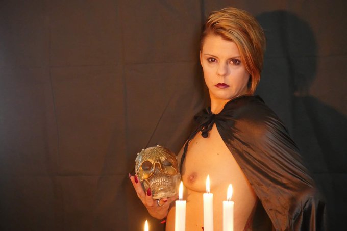 you like vampire let me do a custom vids or photo set for you https://t.co/rFSAf3dItP&hellip; #rt #follow  @Jeroeny69  <a href="/tag/follow"class="tags"><span>#follow</span></a><a href="/tag/rt"class="tags"><span>#rt</span></a>