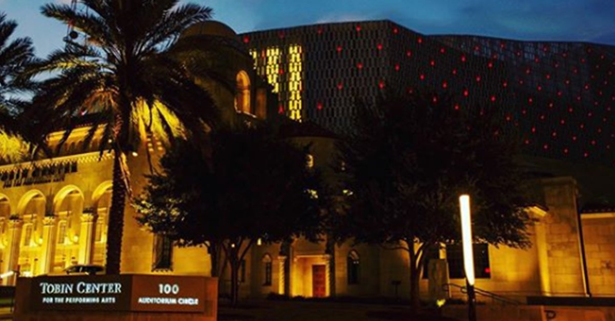 BloodCancerUtd's tweet photo. In honor of #BloodCancerAwarenessMonth, nearly 70 landmarks and locations throughout the country participated in the "Turn It Red" activation to raise awareness for blood #cancers. Did you witness any "Turn It Red" locations near you? Drop your photos in the replies ⬇️ https://t.co/XhIFd5GFpV