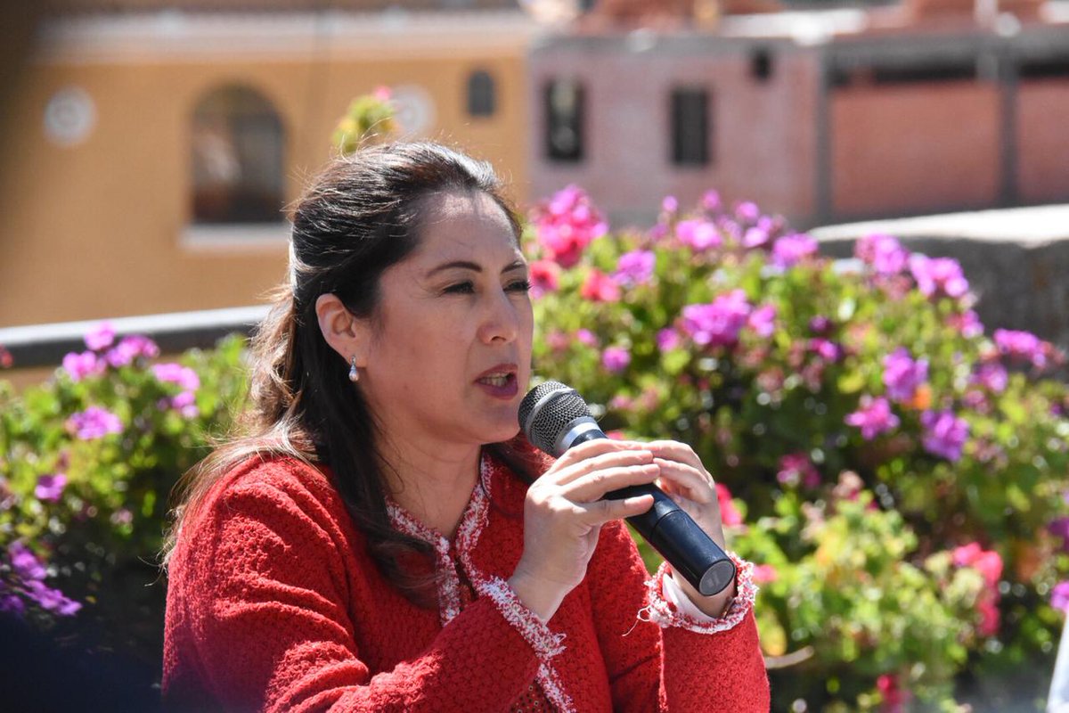 MRE_Bolivia's tweet photo. #Copacabana | Vicecanciller @CarmenAlmendras: “Perú y Bolivia son dos países hermanos que están unidos por historia, tradición, geografía cuyo vínculo indisoluble es justamente el Lago Titicaca, que nos congrega hoy”
#BoliviaIntegra 🇧🇴🤝🇵🇪 https://t.co/yQFJYWaOoj