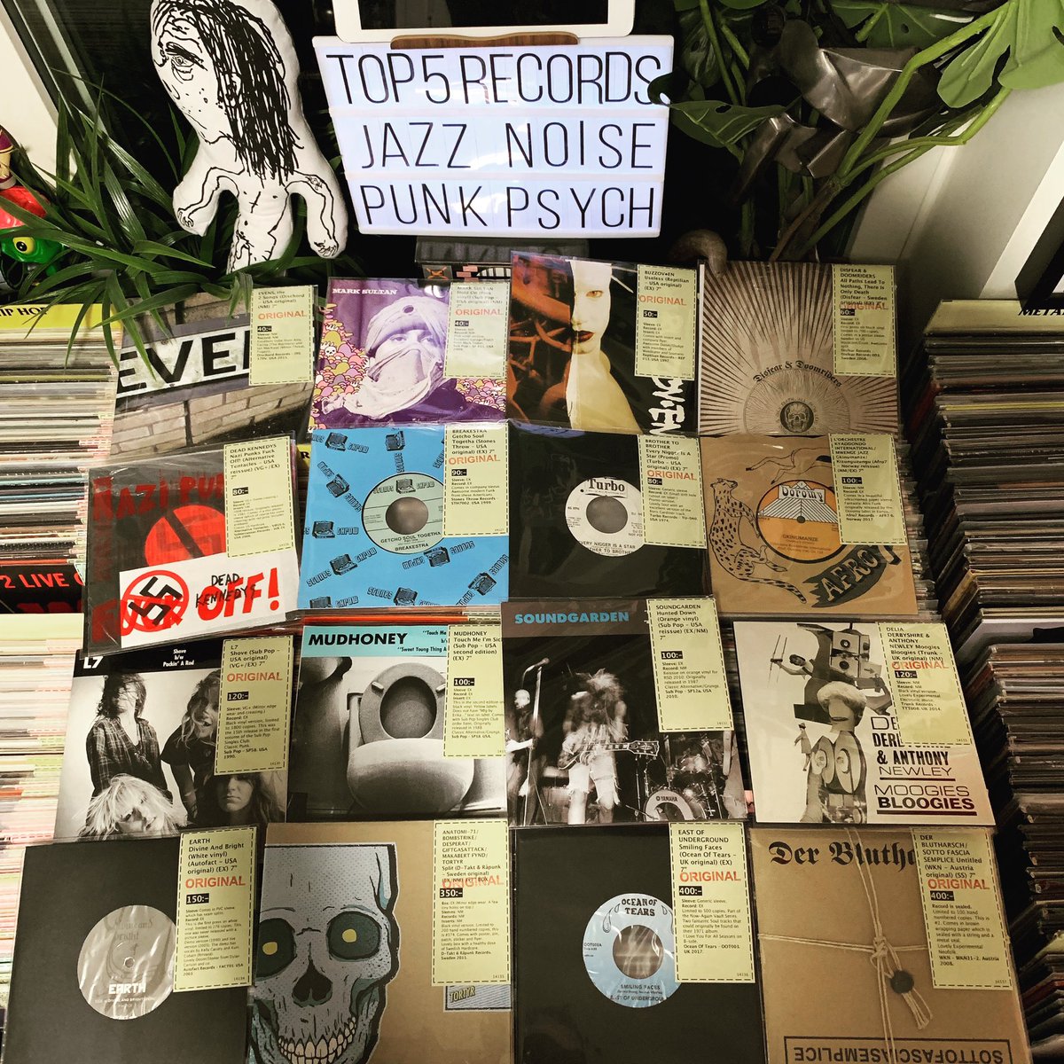 Lovely lot of 7”s in store now!
Including Der Blutharsch, East of Underground, Some Sub Pop classics, Delia Derbyshire and more.
topfiverecords.se
#derblutharsch #eastofunderground #deliaderbyshire #L7 #breakestra #marksultan #buzzoven #disfear #records #vinyl #LPs #45s