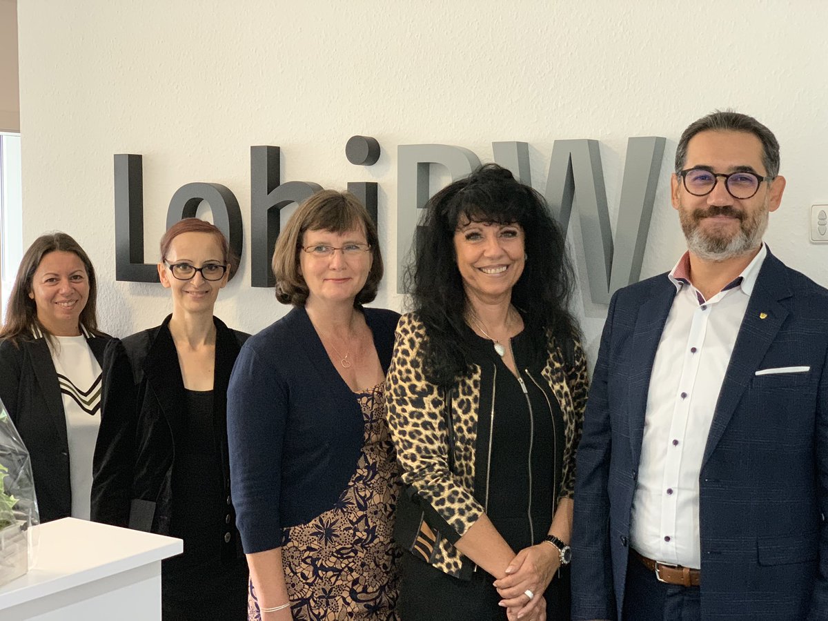 LohiBW's tweet photo. Unsere Beratungsstelle in Karlsruhe ist umgezogen.
Die neuen Büroräume wurden von unserem Vorstand, Herrn Yahya Satilmis besucht. https://t.co/AtsBYjW8rW