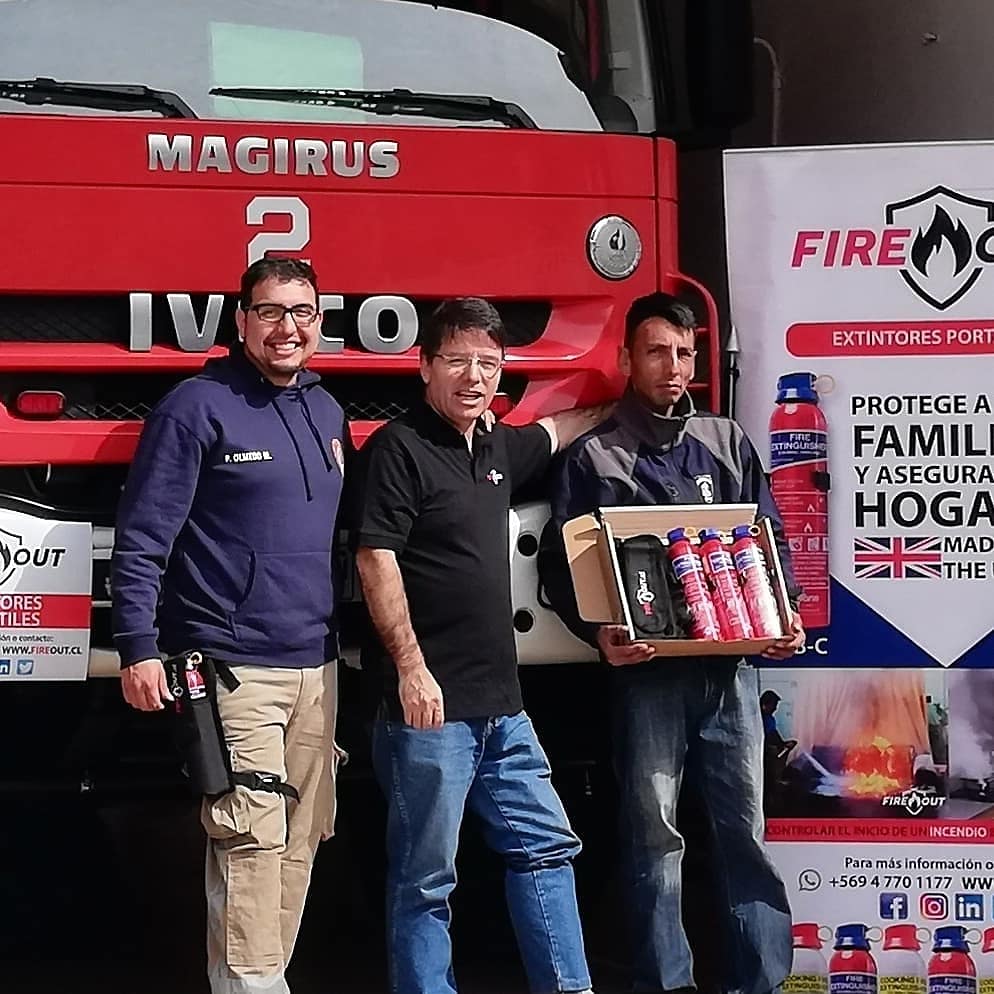 MauricioGuillen's tweet photo. NO TODO ES VENDER. Contribuir también es parte de la vida. FIREOUT hace donación de #Extintor #Aerosol #Portátil #Jactone #Fireout, con el fin de agregar valor, a los nobles y arriesgados Bomberos de la 2° Compañía El Melocotón,  en el Cajón del Maipo. @cbsantiago @Bomba_Decima https://t.co/HW8U8qxs0i