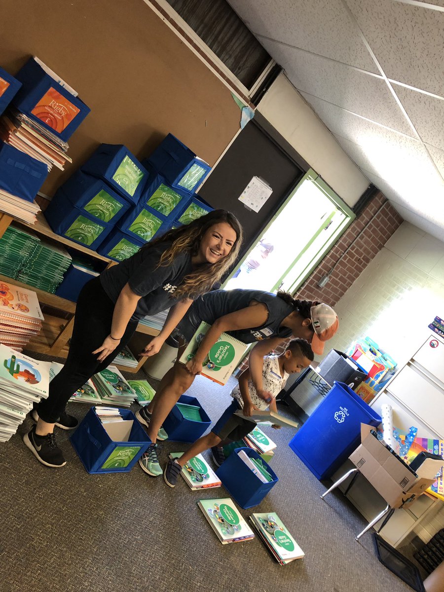 A little throwback to volenteering last Saturday! We partners with United way and gave this low income school a face lift!  #TEKWEST #TEKGIVESBACK <a href="/dewashin/">Devon Washington</a> <a href="/kristenmcorona/">Kristen Corona</a> <a href="/TEKWes/">Weston Wells</a>
