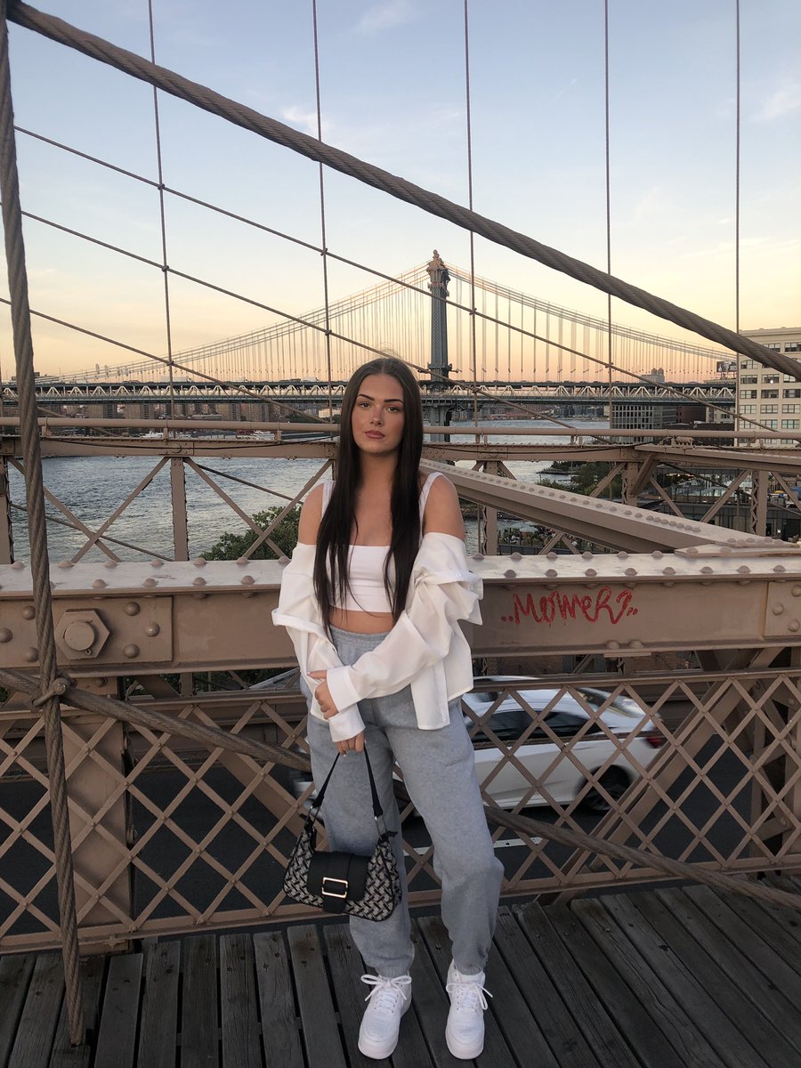 chloewxtson's tweet photo. NY stole my heart https://t.co/Ro5IdFt0Sm