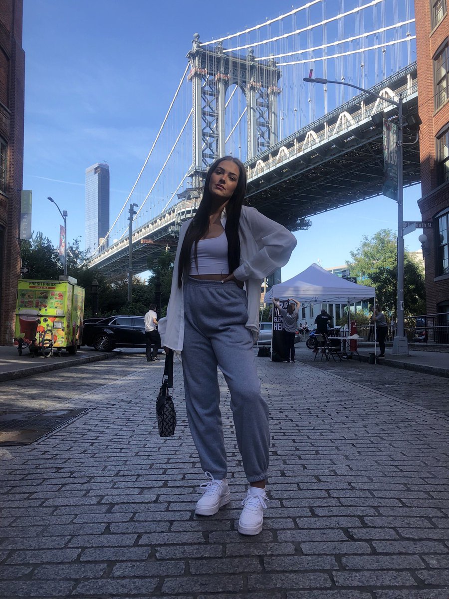 chloewxtson's tweet photo. NY stole my heart https://t.co/Ro5IdFt0Sm