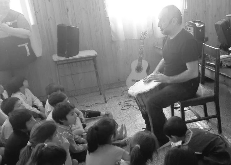 AgCbaCultura's tweet photo. #CulturaEnTodaLaProvincia estuvimos en el Dpto. Río Primero, en la comuna #DiegoDeRojas, vivimos la "Maratón de Lectura" en el Centro Educativo María Celina Caldecot de Arguello, llevamos para toda la comunidad a 🗣🎙Daniel Sosa #Cantacuentos. 🎶 @gobdecordoba #CórdobaEntreTodos https://t.co/nMUn1LuKBd