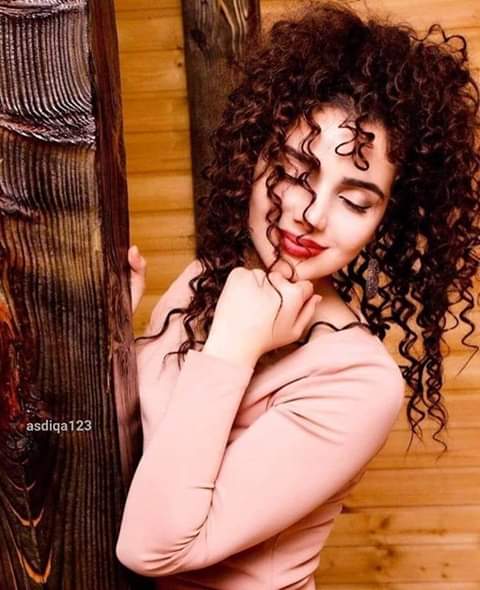 قيلولة -------- حرف -----❤

بإختصار جدا -------------------❤

إنني ------ أرى الجميع أنت ---------❤

لذلك أنا ---------------------- قاسيه ----------❤

--------------- ❤❤❤ ------- Rasha Baghdad ------ ❤❤❤