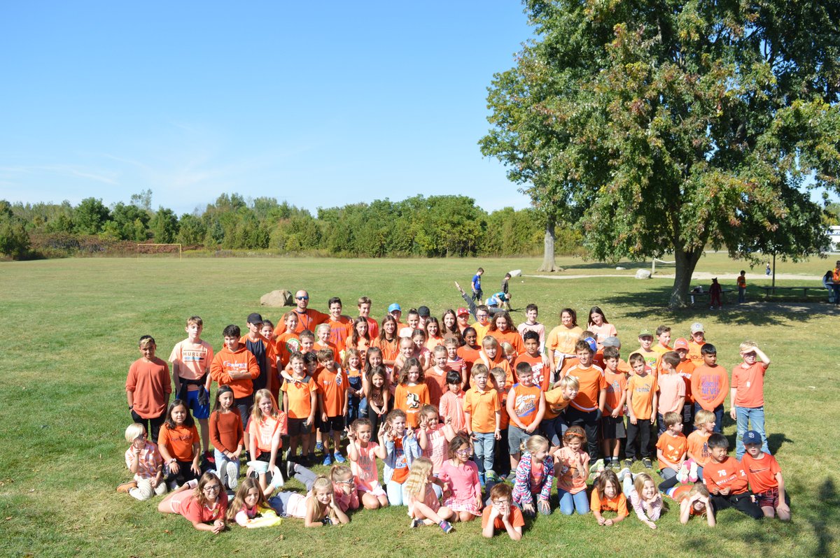 StDavidWildcats's tweet photo. St. David students and staff supporting #OrangeShirtDay2019 today. #stdavidcares #EveryChildMatters https://t.co/mDhfIZllBY