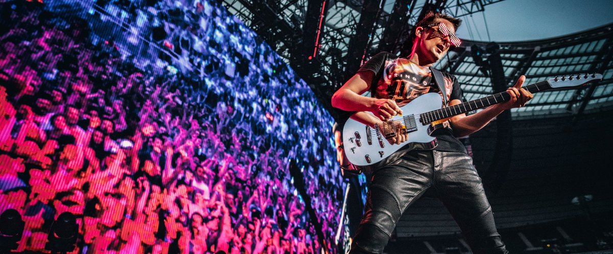 museband's tweet photo. The #SimulationTheoryWorldTour resumes in Mexico City on Wednesday. See you there? 🇲🇽

https://t.co/MzwrA7Vw13

📷: Hans-Peter van Velthoven https://t.co/Vs6FF8oiw1
