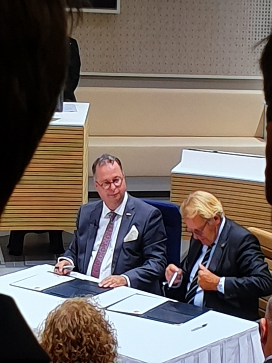 tol_e's tweet photo. Gefeliciteerd Han Weber, nieuwe burgemeester van onze mooie gemeente Zuidplas! https://t.co/FFPhgeWjcm