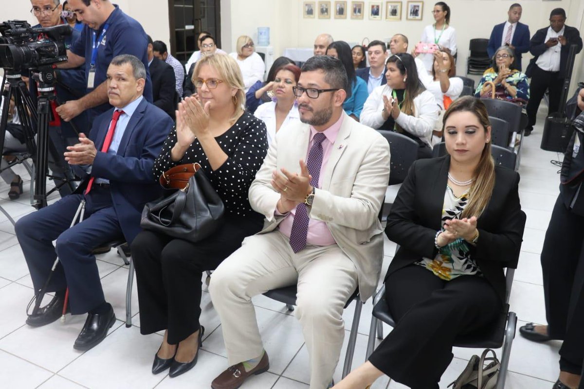 SenadisPma's tweet image. El #BuenGobierno continúa trabajando por la población con discapacidad ,en esta ocasión con el apoyo de @MINSAPma se firma un acuerdo de cooperación entre @SenadisPma y el #INSAM en donde ambas instituciones acuerdan unir esfuerzos en pro de las personas con discapacidad.