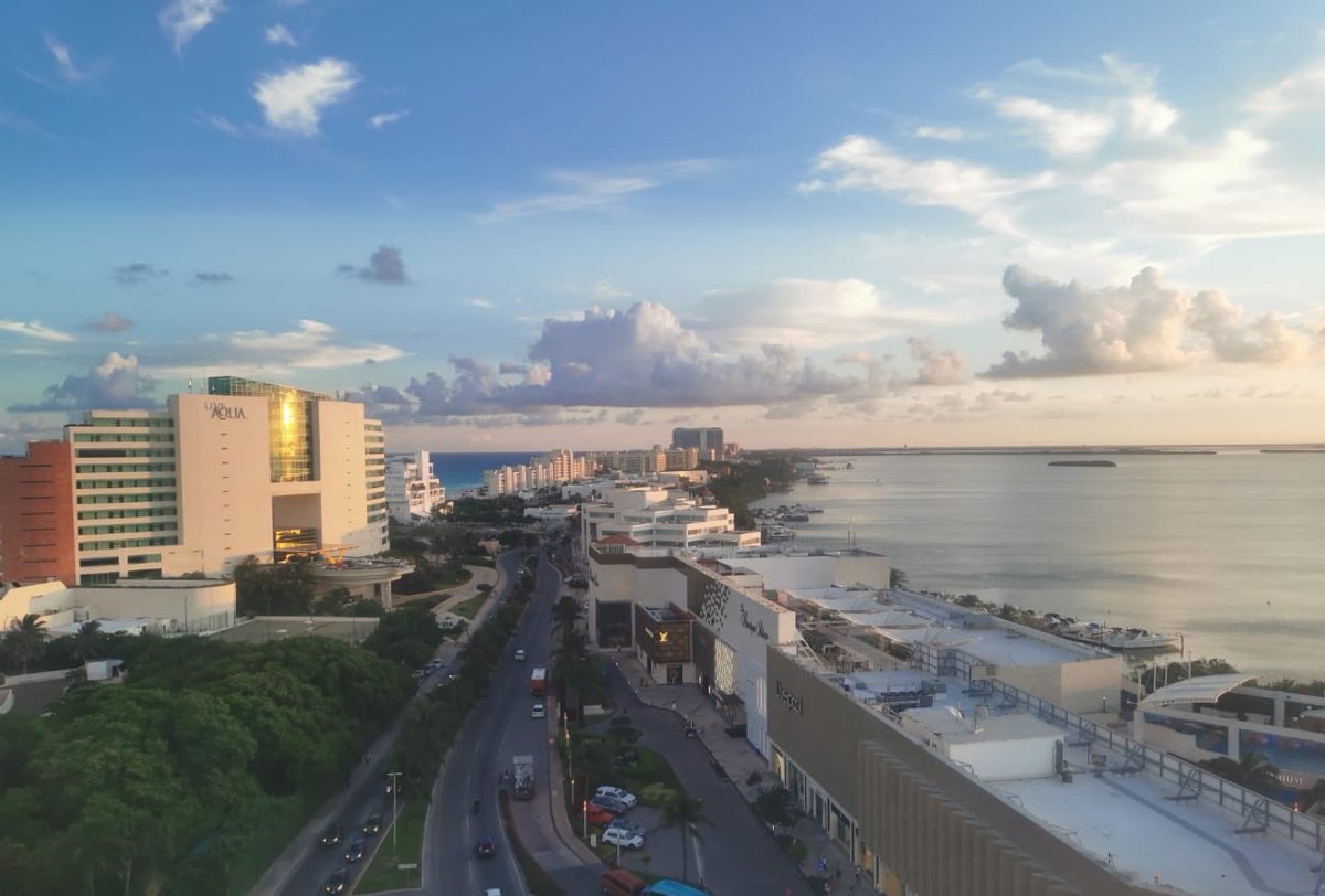 La Gran Rueda Cancun tweet media