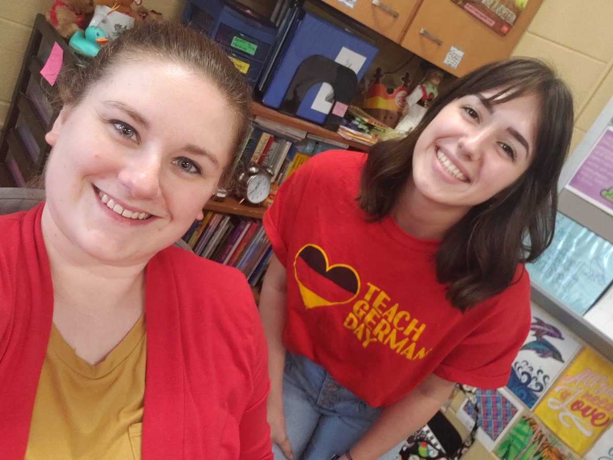 ohdeutsch's tweet photo. National German Week! #TeachGerman #schwarzrotgold #learngermanifyouder https://t.co/dEk1vNgEnE