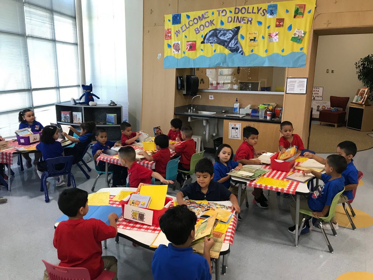 YsletaPKLibrary's tweet photo. Exposing our Teddy Bears to the different types of books in the library through a "book tasting". ππ§Έπβ€οΈ #booktasting #prekreaders @YsletaPreK @YsletaISD @PreKPrincipal @MSuizette https://t.co/NLKYPHhNqD