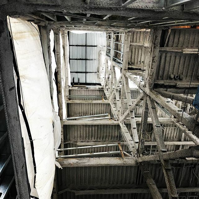 Vequity's tweet image. Started from the bottom now were here #allthewayup #highrise #construction #chicagowest #westloop #chicago ift.tt/2o2oK05