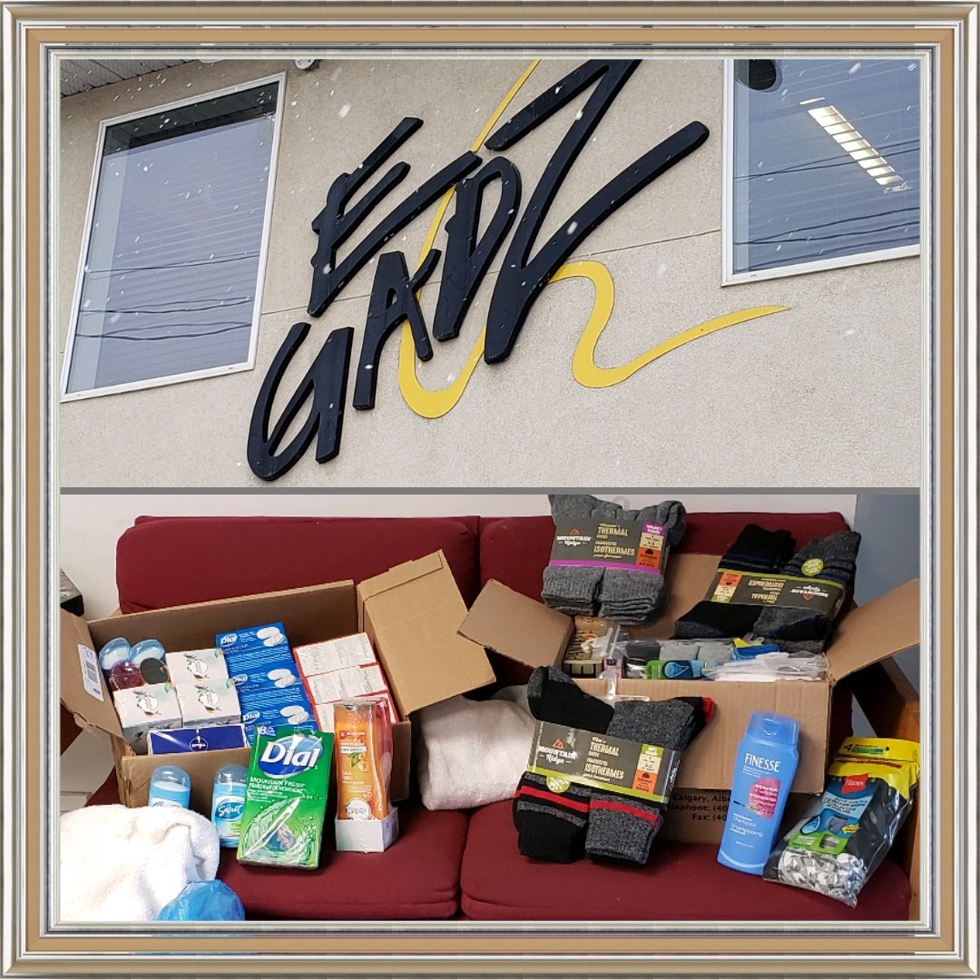 andreajhowe's tweet photo. Thanks to RWDSU Local 480 for their very generous donation to @UnitedWayStoon's Stuff the Bus event. Their donation of shampoos, conditioners, soaps, deodorant, socks, and underwear will be appreciated by many youth at @EGADZYOUTHCENTR  #LocalLove https://t.co/csHYtM7CY3