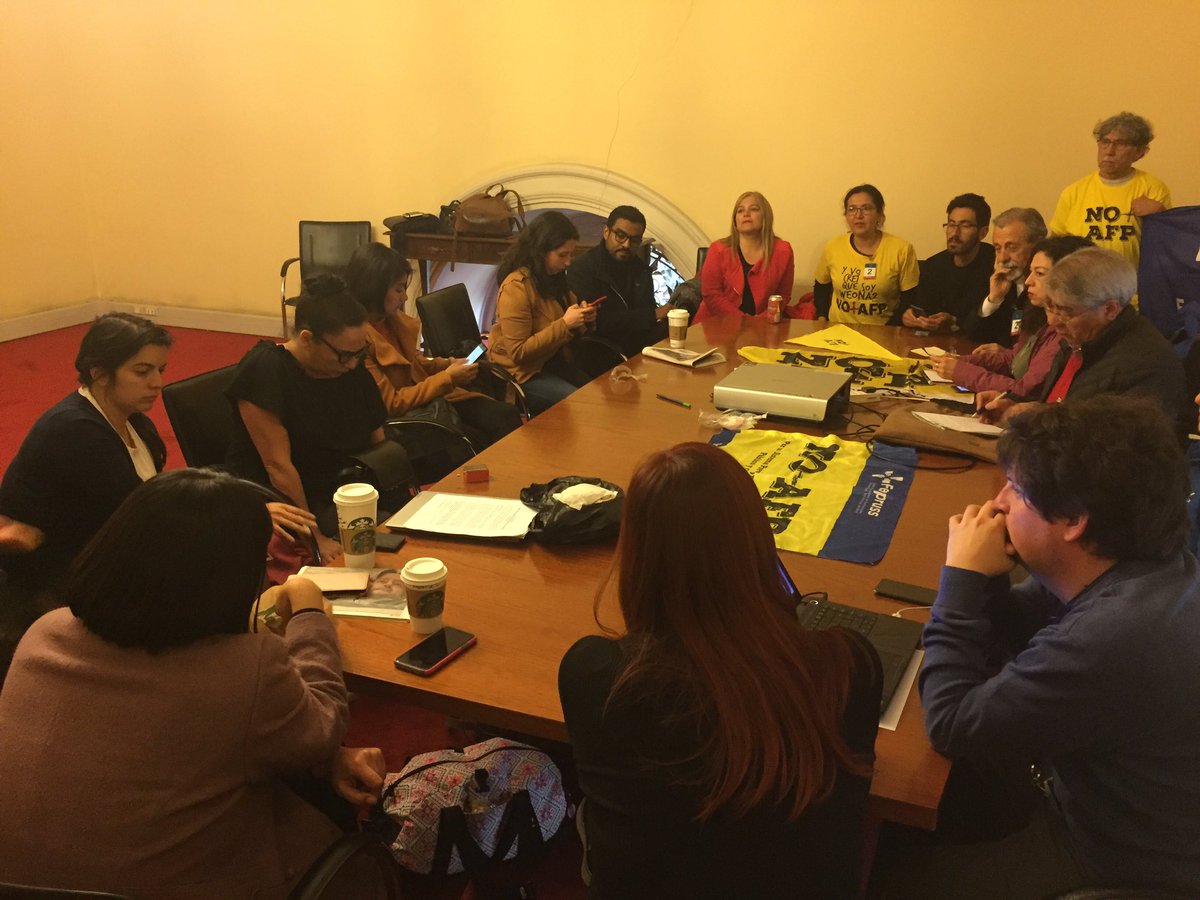 CNT_NOmasAFP's tweet photo. Recibiendo el respaldo en el Congreso de parlamentarias a la estrategia judicial de la Coordinadora NO+AFP y apoyando al movimiento social en esta lucha
@CamaraDiputados https://t.co/C754bwLNPi