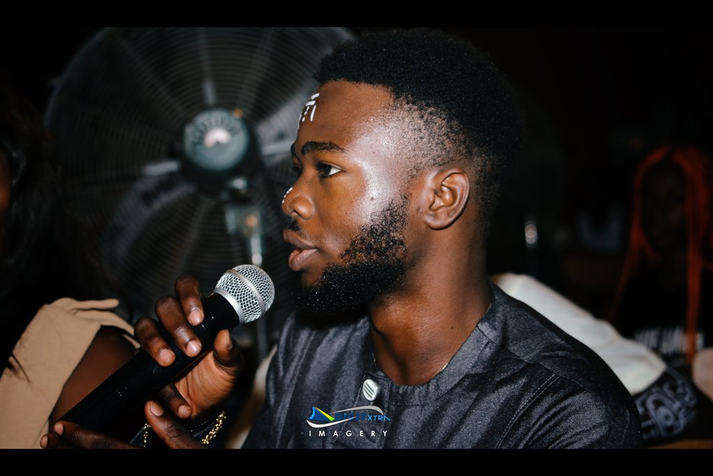 kraftikelz's tweet photo. Was at my brother @Sly_megida_jnr mini exhibition on Friday and was very inspired to hear @Biisi96 @Whykaymusic speak. Its also a privilege shooting these intellectuals.
#photography #digitxtramedia #Icreateasispeak #cokespicearts https://t.co/rcFftJwtFI