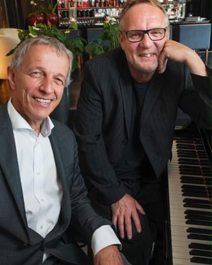 Midden in de bossen van Olterterp staat het schilderachtige Hippolytuskerkje en op deze unieke locatie speelt zondag 27 oktober JustUs. De middag wordt volledig verzorgd door Hotel Het Witte Huis. Voor meer informatie en tickets ga naar:
culturelehoofdstraat.nl/evenementen-ov…