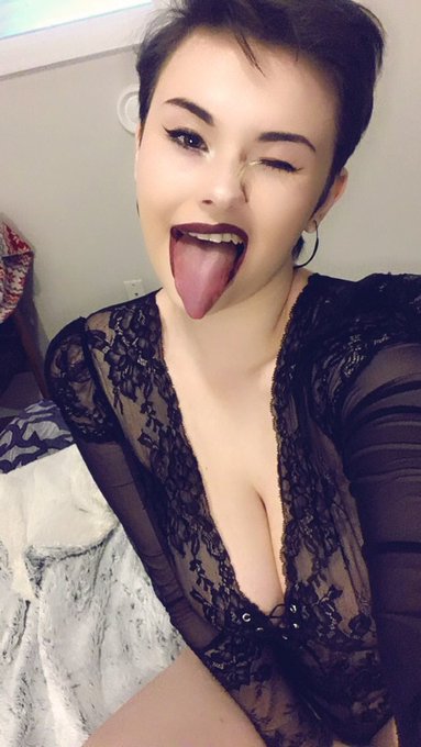 Big titty goth girlfriend is back and she can&rsquo;t wait for Halloween https://t.co/Km2eFOmT51<a href="/tag/thingsifindoddlyhot"class="tags"><span>#thingsifindoddlyhot</span></a>