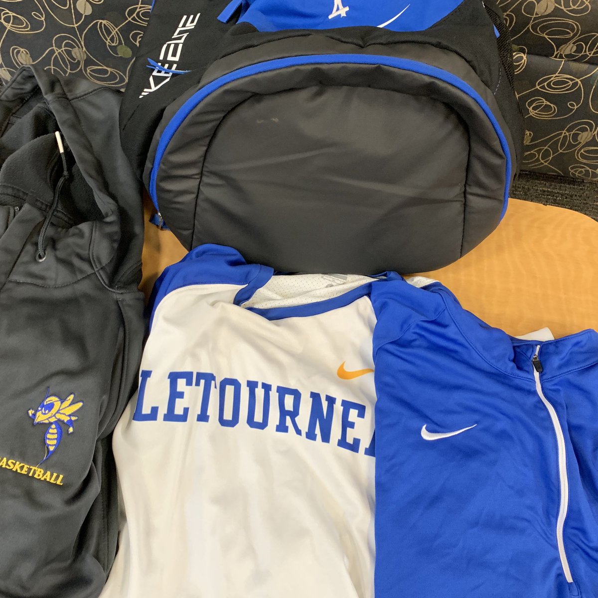 LETUAthletics's tweet image. Garage Sale: Bring cash $ to @LeTourneauUniv #Solheim building tomorrow (Tuesday) from 9 a.m. to 5 p.m. to buy #YellowJackets gear. #SupportLETU