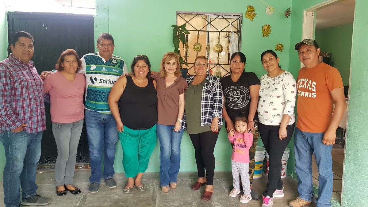 luciaazucena's tweet photo. Una excelente charla con mis amigos y amigas de la Col. Saltillo 2000, valoro su disposición y trabajo permanente para apoyar siempre a quienes más lo necesitan.  Sigamos trabajando juntos !!! https://t.co/NUr754Co67