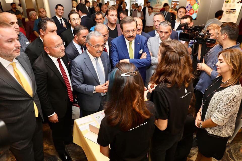 Türkiye Odalar ve Borsalar Birliği Başkanı Sayın  Rıfat HİSARCIKLIOĞLU ve Ordu Büyükşehir Belediye Başkanımız Sayın Dr.M.Hilmi GÜLER  #Teknofest'te Dereceye Giren Öğrencilerimizin, Belediyemizin Fuaye Alanında Bulunan Standları Gezdiler.
#EğitimdeMarkaŞehirAltınordu