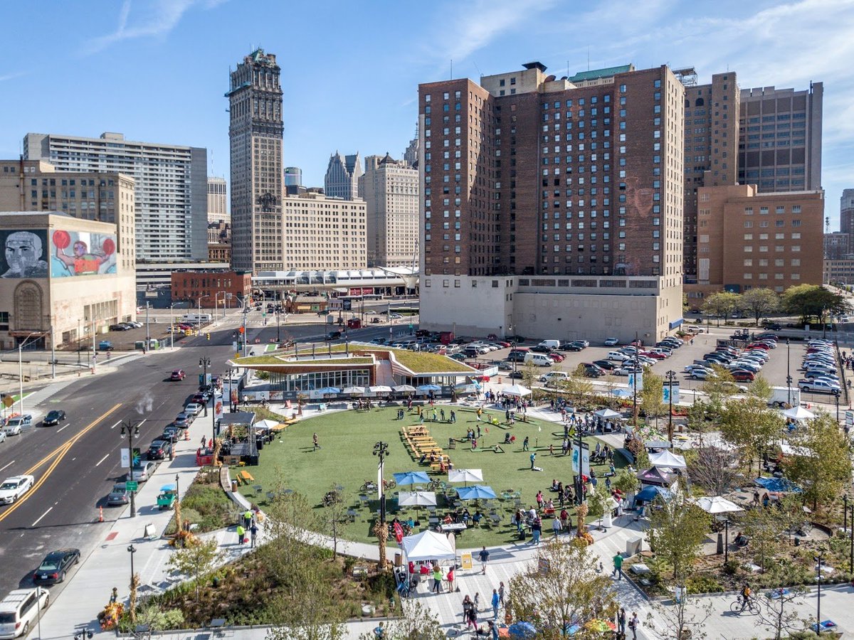 ElementDetroit's tweet image. Looking for some fun outdoor activities this fall? Take a stroll to Beacon Park Detroit this month to experience Design Core Detroit exhibits, sample delicious food truck eats, and sip cider! #tomorrowisoctober