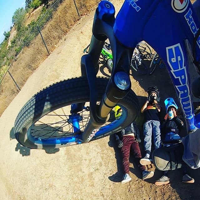 iceandhan's tweet photo. Who needs drones when you have Isaac’s #spawncam #dronephotography 😝🤩📸✈️🔥🔥🔥@GoPro ================================ #morekidsonbikes #dirtjump #dirtjumpkids #sendit 
#spawncycles #borntoride 
#lilshredder #mtbgrom #mtbgroms 
#mtbkids #dirtjumper #… https://t.co/bT2Jez6HQ9 https://t.co/Sikj4fZH0n