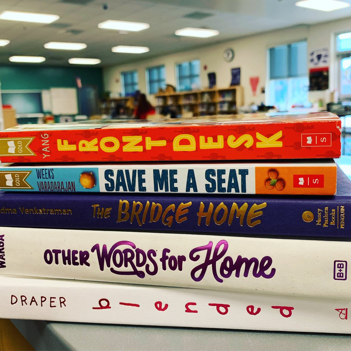 MsRosie_library's tweet photo. New book sets for the leveled library are in. Can’t wait for teachers and students to dive into these #diversereads 
❤️📚👍🏽🏆
#library #newbooks #psereads #literaturecircles #makeitbetter @kellyyanghk @sharonmdraper @jasminewarga @gitavarad1 @padmatv https://t.co/hShhFkJVCE