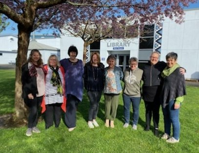 Here's SLANZA National Executive taking a quick break for a pic under the beautiful blossoms at Cambridge High. Then it's back to working hard around the table for our members #schoollibs #WeLoveSchoolLibraries #SpringtimeintheWaikato